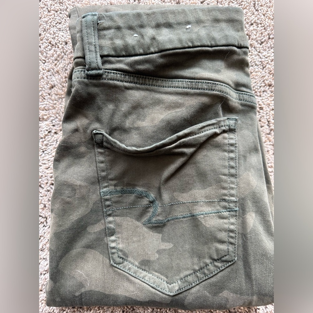 American Eagle Next Level Stretch super high waisted camo jeggings 8 SHORT